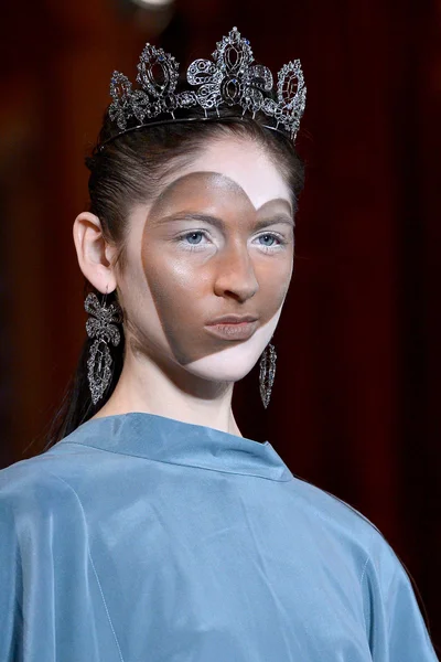 Look 1